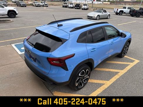 Used 2024 Chevrolet Trax RS w/ Sunroof Package image 9