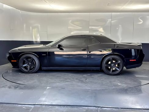 Used 2019 Dodge Challenger R/T RWD image 6