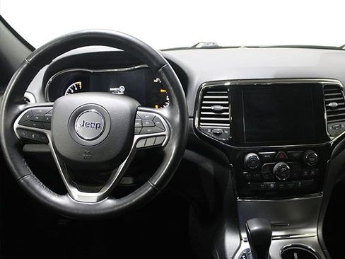 Used 2022 Jeep Grand Cherokee Laredo X image 12