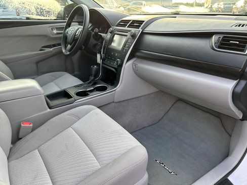 Used 2017 Toyota Camry LE FWD image 35