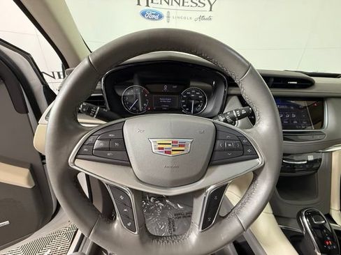 Used 2022 Cadillac XT5 Premium Luxury FWD image 19