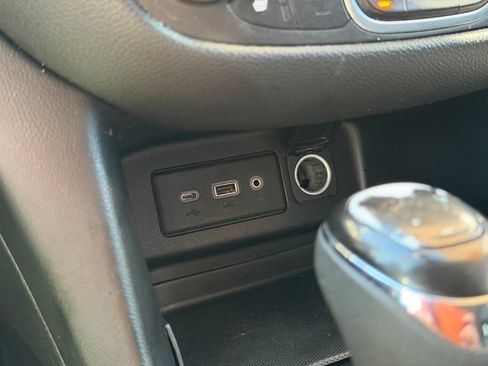 Used 2020 Chevrolet Equinox LT FWD image 25