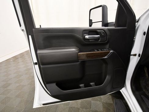 Used 2020 GMC Sierra 2500 SLE w/ SLE Value Package; image 10