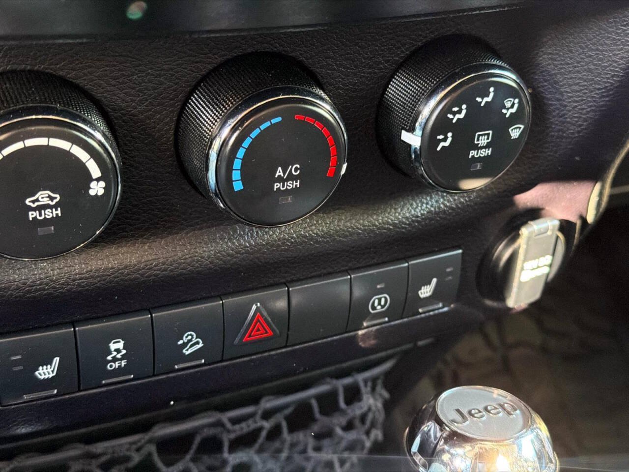 Used 2016 Jeep Wrangler Unlimited Sahara AWD/4WD image 14