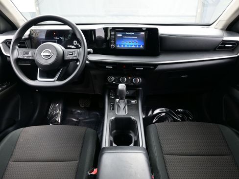 Used 2025 Nissan Kicks S image 16
