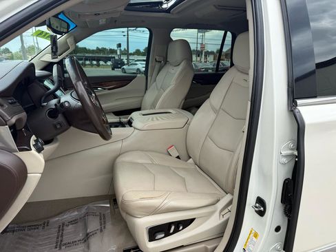 Used 2015 Cadillac Escalade Luxury AWD/4WD image 12