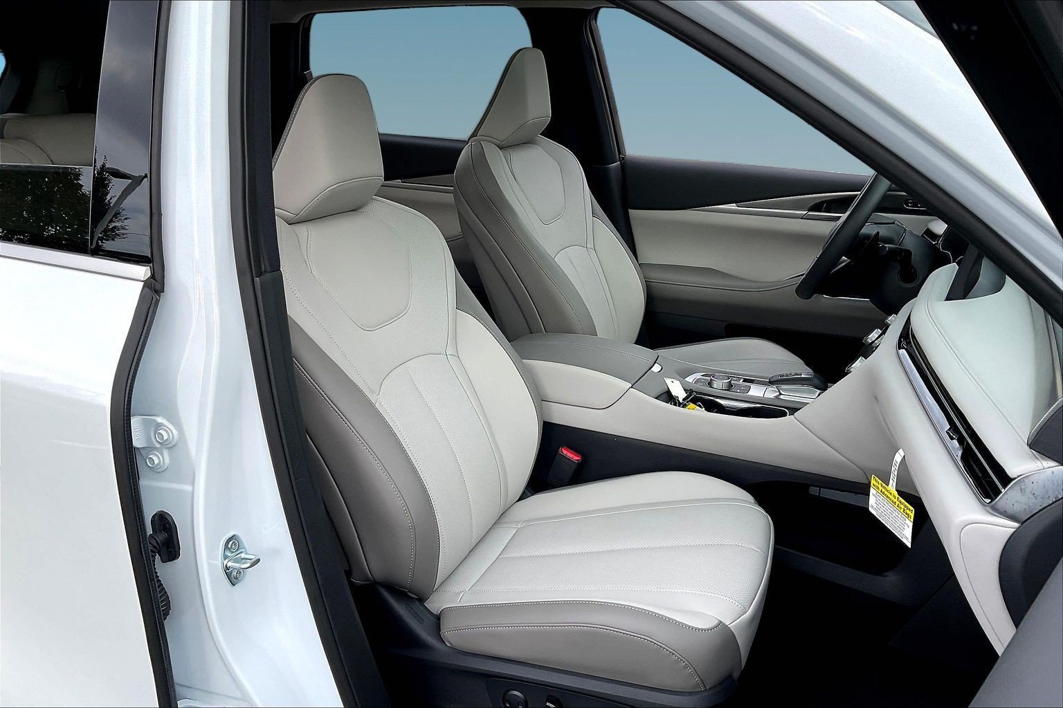 Used 2027 INFINITI QX60 Luxe w/ Cargo Package AWD/4WD image 28