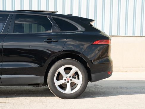 Used 2017 Jaguar F-PACE Premium image 8