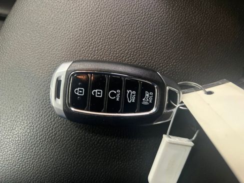 Used 2023 Hyundai Elantra Limited image 33