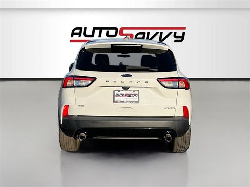 Used 2022 Ford Escape SE w/ SE Sport Appearance Package image 6