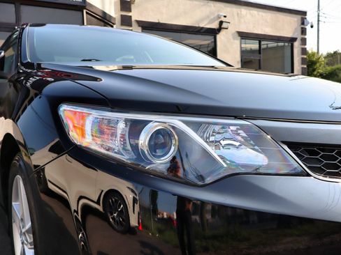 Used 2014 Toyota Camry SE w/ Moonroof Package FWD image 10