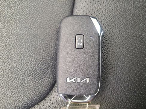 Used 2022 Kia Niro Touring Special Edition image 32