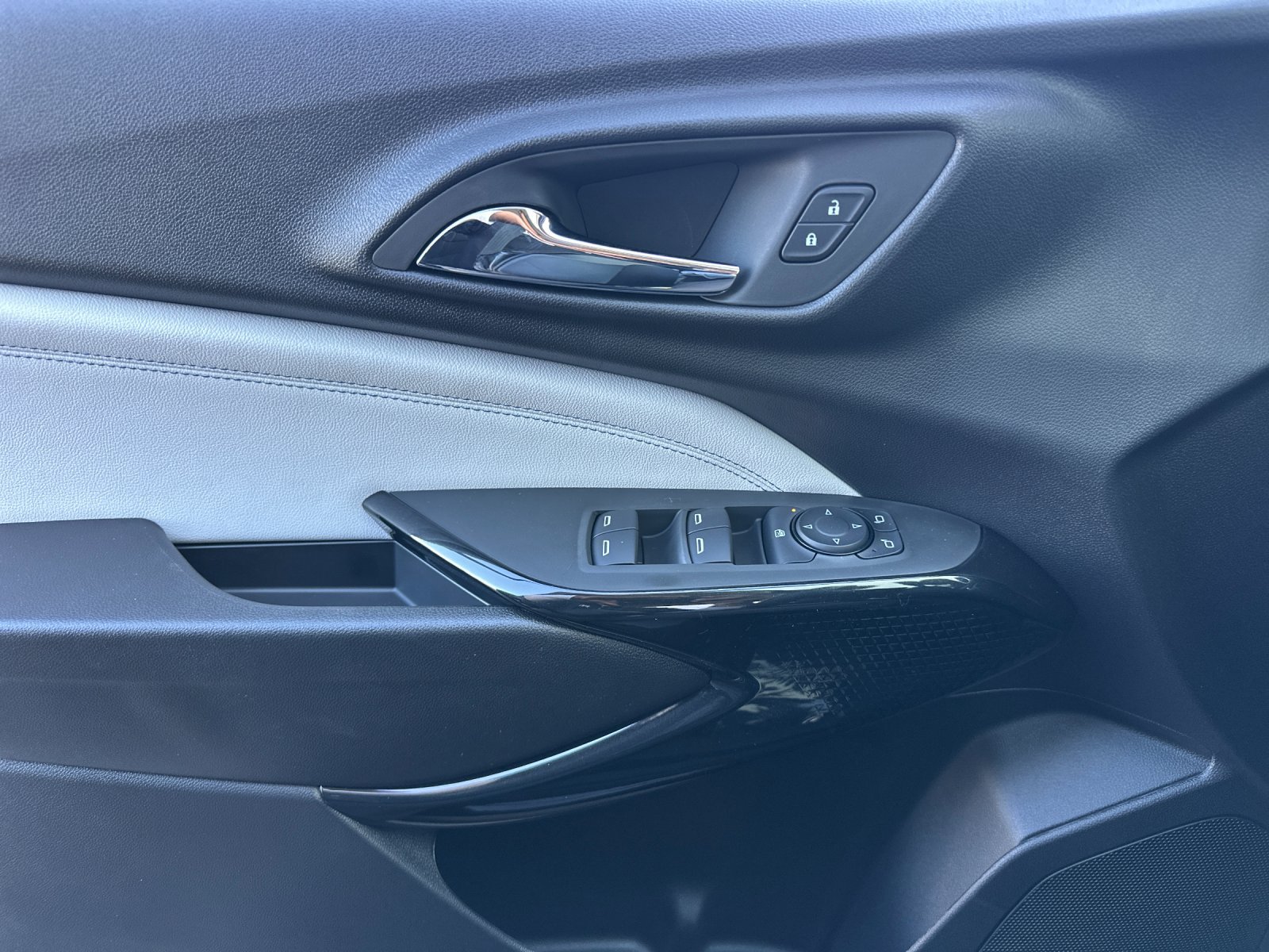 New 2026 Chevrolet Trax LT w/ Driver Confidence Package FWD image 11