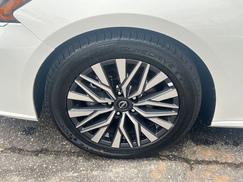 Used 2025 Nissan Altima 2.5 SV image 24