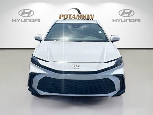 Used 2025 Toyota Camry SE w/ Convenience Package FWD image 2