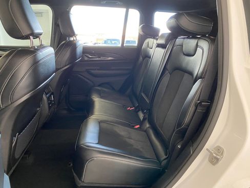 Used 2023 Jeep Grand Cherokee Altitude image 14