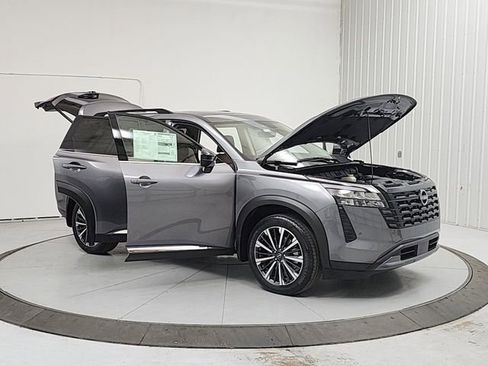 New 2026 Nissan Pathfinder Platinum FWD image 9
