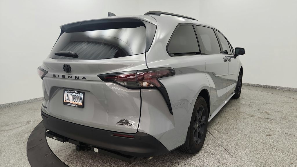Used 2026 Toyota Sienna XLE Woodland Edition AWD/4WD image 16