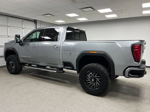 Used 2024 GMC Sierra 3500 Denali w/ Technology Package AWD/4WD image 7