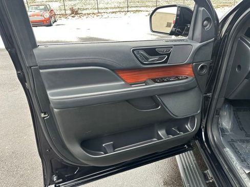 Used 2024 Lincoln Navigator L 4WD image 25