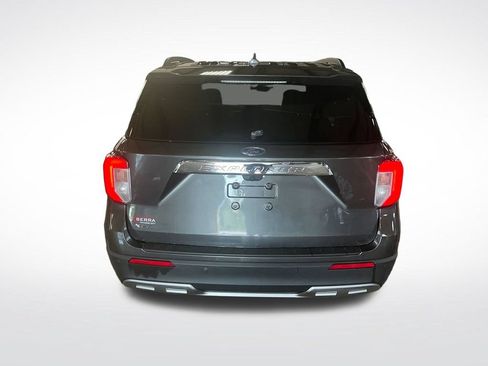 Used 2020 Ford Explorer XLT w/ Equipment Group 202A AWD/4WD image 4
