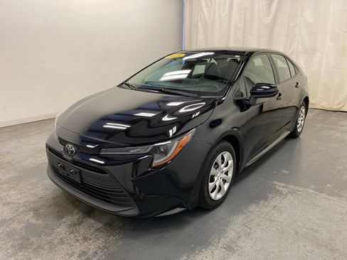 Used 2023 Toyota Corolla LE FWD image 3