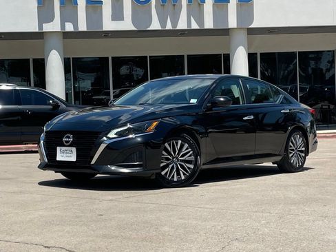 Used 2024 Nissan Altima 2.5 SV w/ SV Premium Package FWD image 2