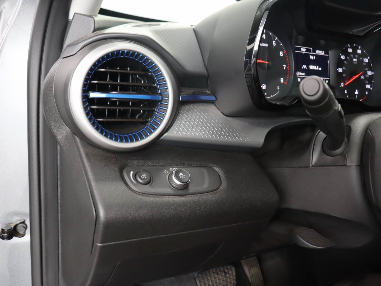 Used 2025 Chevrolet Trax LS FWD image 13