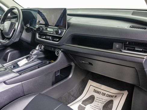 Used 2024 Toyota Grand Highlander XLE image 48