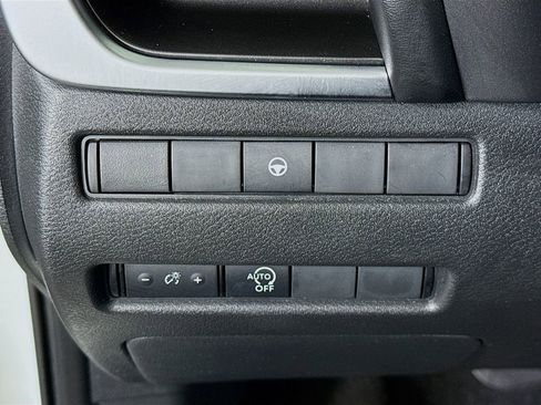 Used 2023 Nissan Rogue SV image 17