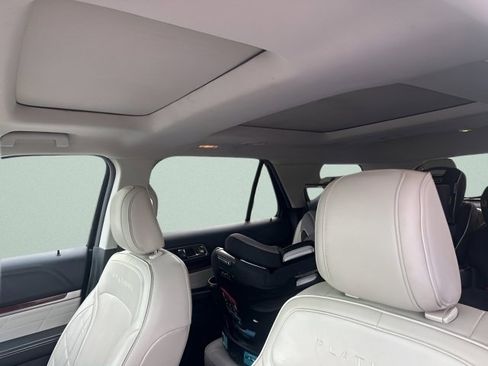 Used 2018 Ford Explorer Platinum image 14