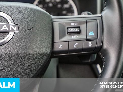 Used 2025 Nissan Rogue SV image 30