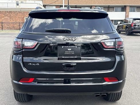 Used 2022 Jeep Compass High Altitude AWD/4WD image 37