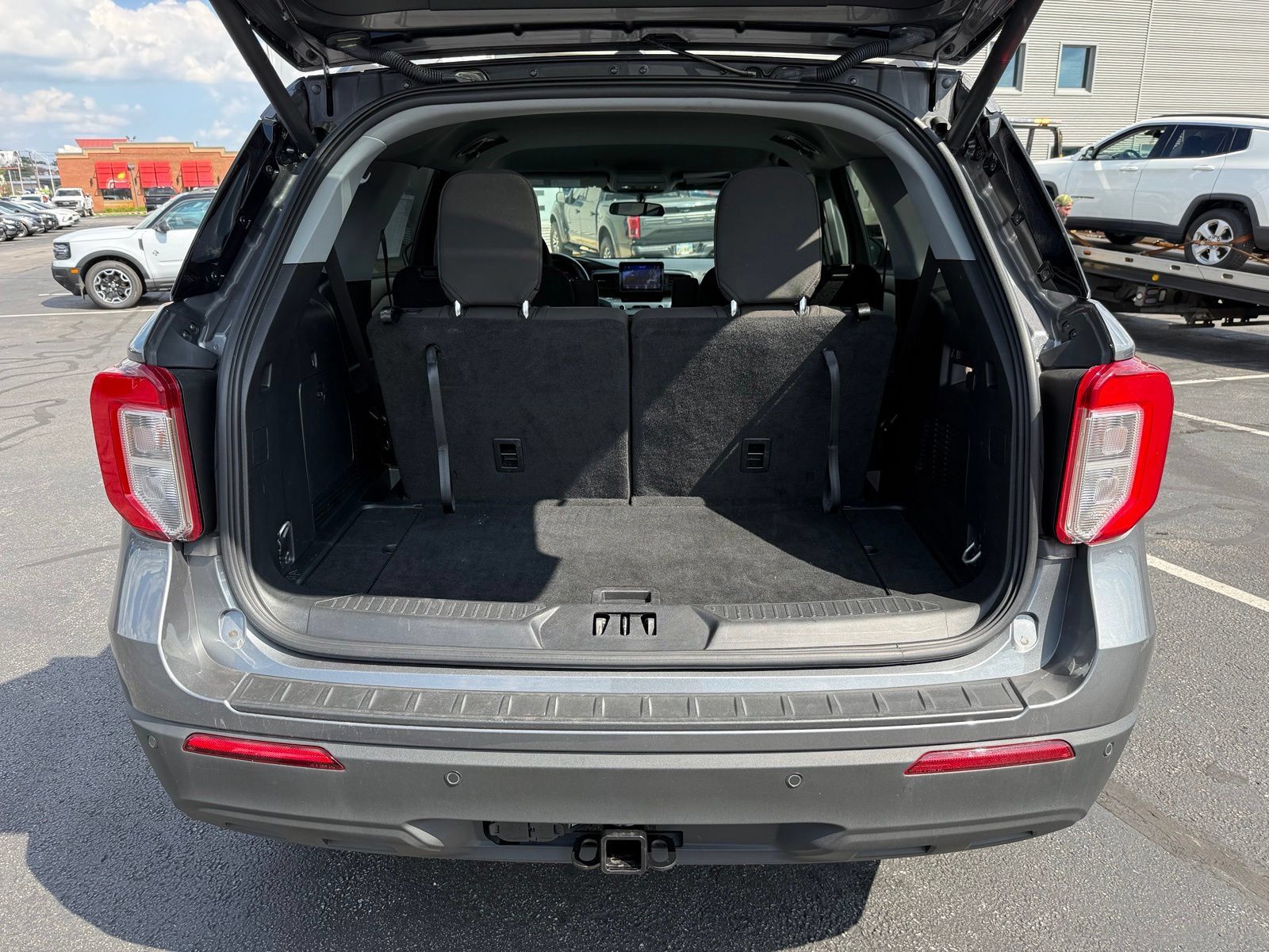 Used 2024 Ford Explorer XLT w/ Class IV Trailer Tow Package AWD/4WD image 39