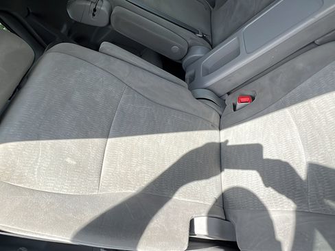 Used 2012 Toyota Highlander 4WD w/ Tech Pkg image 19