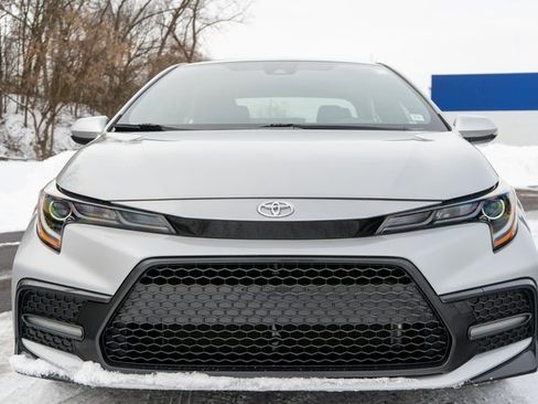 Used 2022 Toyota Corolla SE image 3