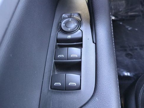 Used 2025 Chevrolet Blazer LT FWD image 22