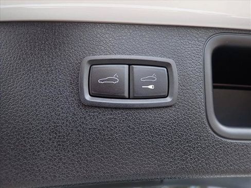 Used 2022 Porsche Macan S AWD/4WD image 9