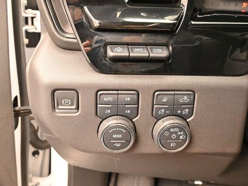 Used 2023 Chevrolet Silverado 1500 ZR2 w/ Technology Package AWD/4WD image 20
