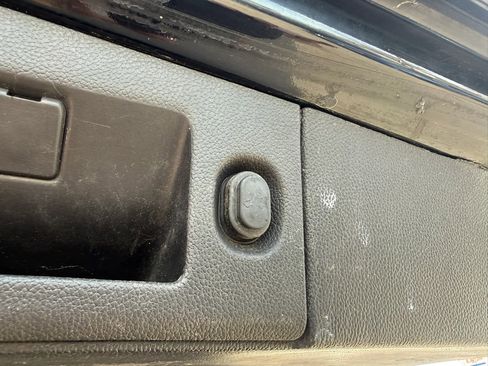 Used 2018 Chevrolet Tahoe LT image 30