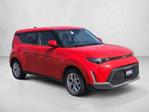Used 2024 Kia Soul LX w/ Option Group 015 FWD image 3