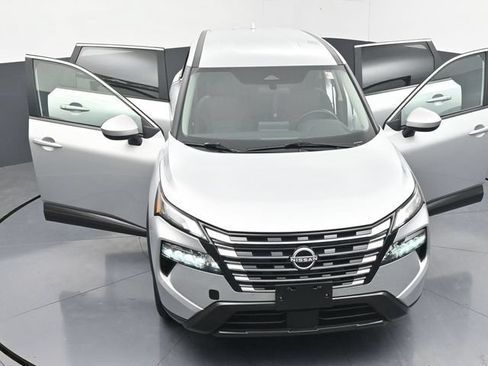 Used 2025 Nissan Rogue SV FWD image 46