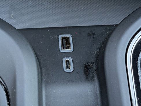 Used 2023 GMC Sierra 1500 AT4 w/ Technology Package image 21