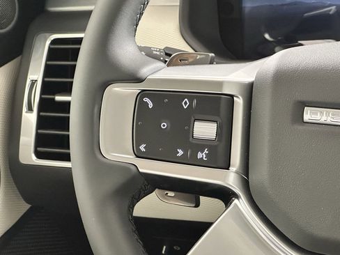 New 2025 Land Rover Discovery Dynamic SE image 14