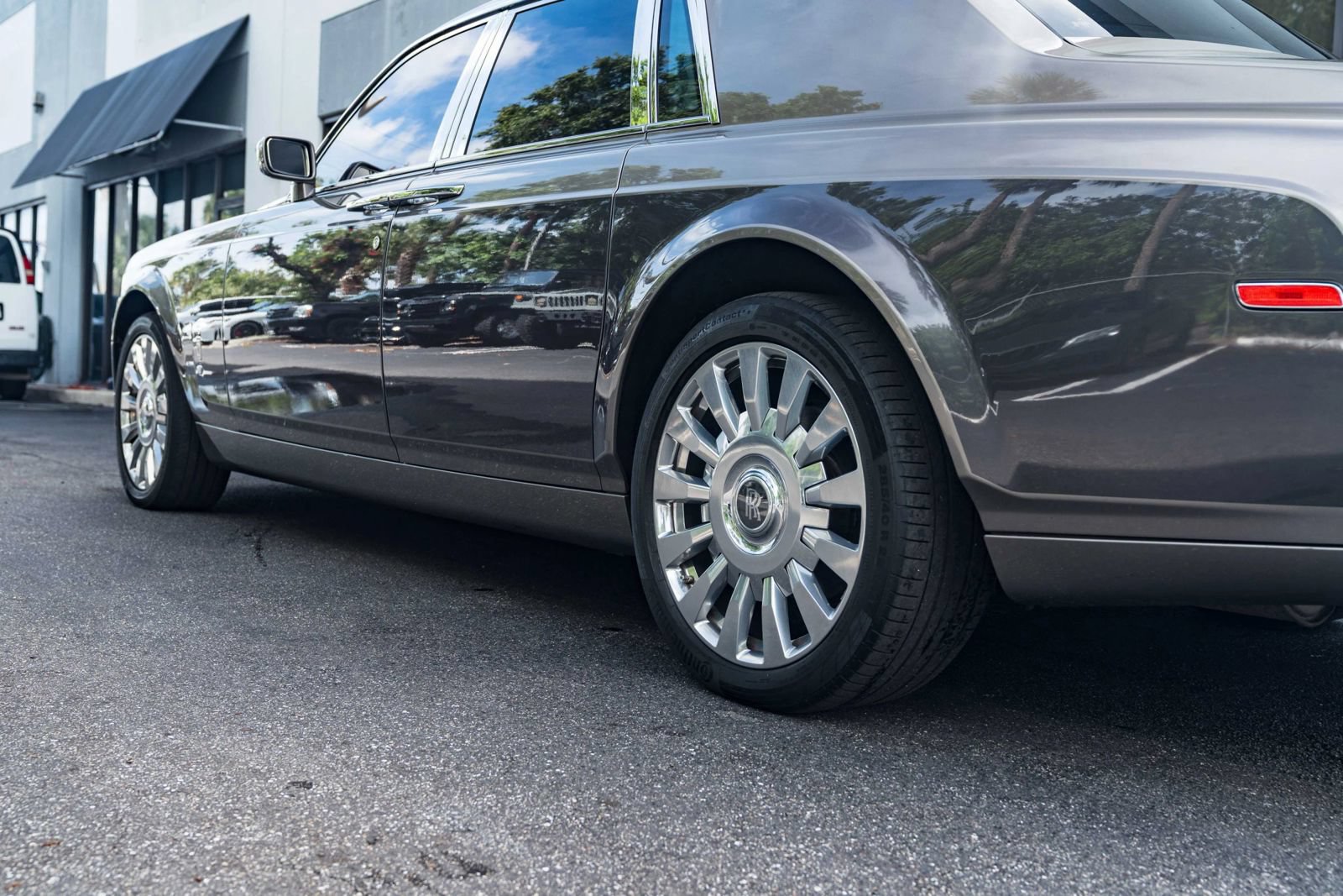 Used 2004 Rolls-Royce Phantom Sedan RWD image 8