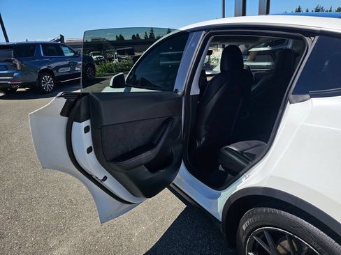 Used 2022 Tesla Model Y Performance AWD/4WD image 21