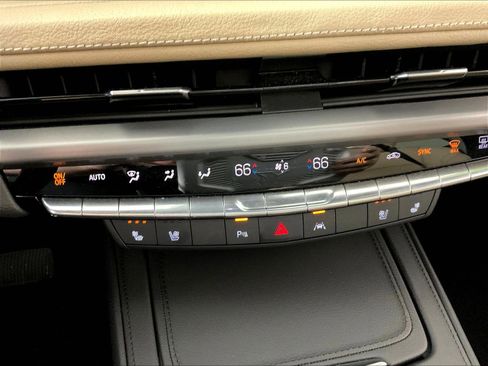Used 2025 Cadillac XT4 Premium Luxury w/ Technology Package AWD/4WD image 36