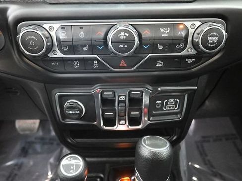 Used 2023 Jeep Wrangler Unlimited Sahara w/ Cold Weather Group AWD/4WD image 21