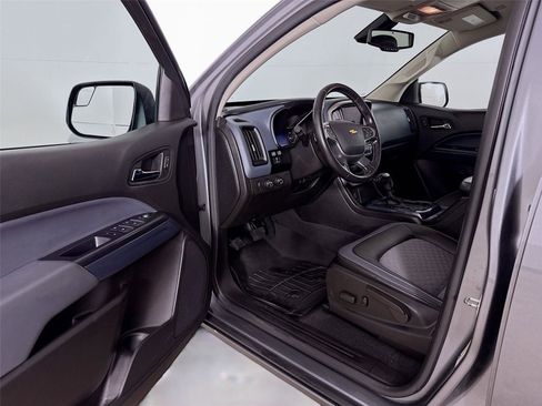 Used 2021 Chevrolet Colorado Z71 AWD/4WD image 3
