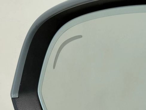 Used 2024 Volvo XC40 B5 Core image 11